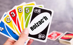 cartes visite rolzac'h en jouant au jeu de société uno
